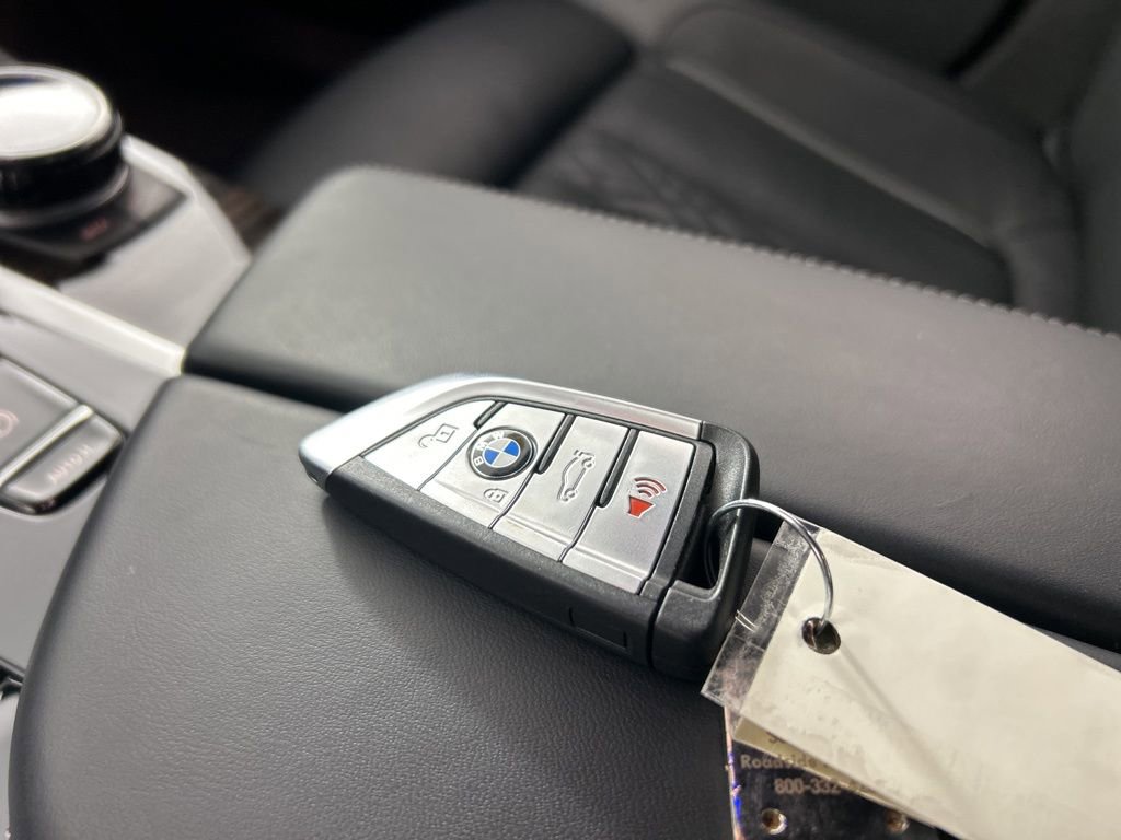 Used 2022 BMW M550i xDrive image 36