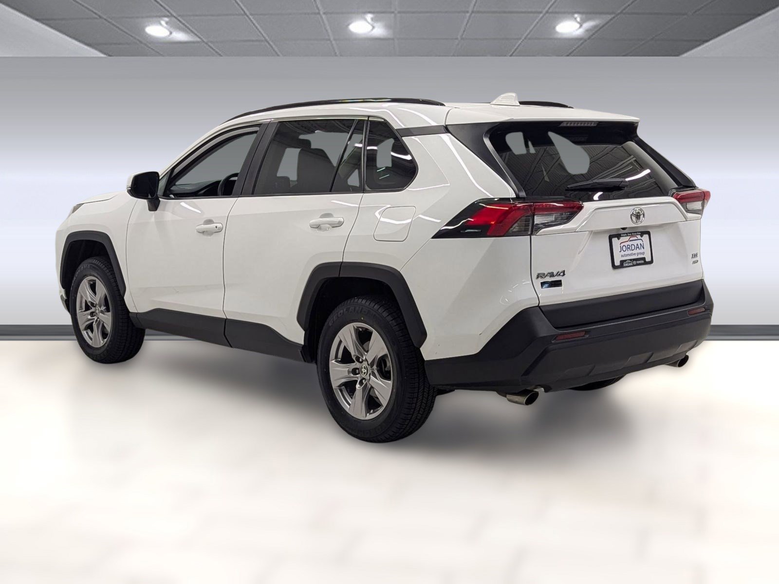 Used 2023 Toyota RAV4 XLE image 2