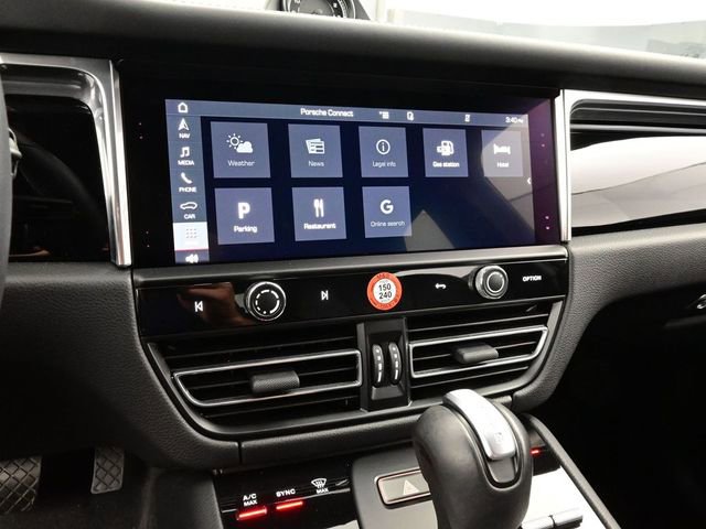 Certified 2025 Porsche Macan image 10