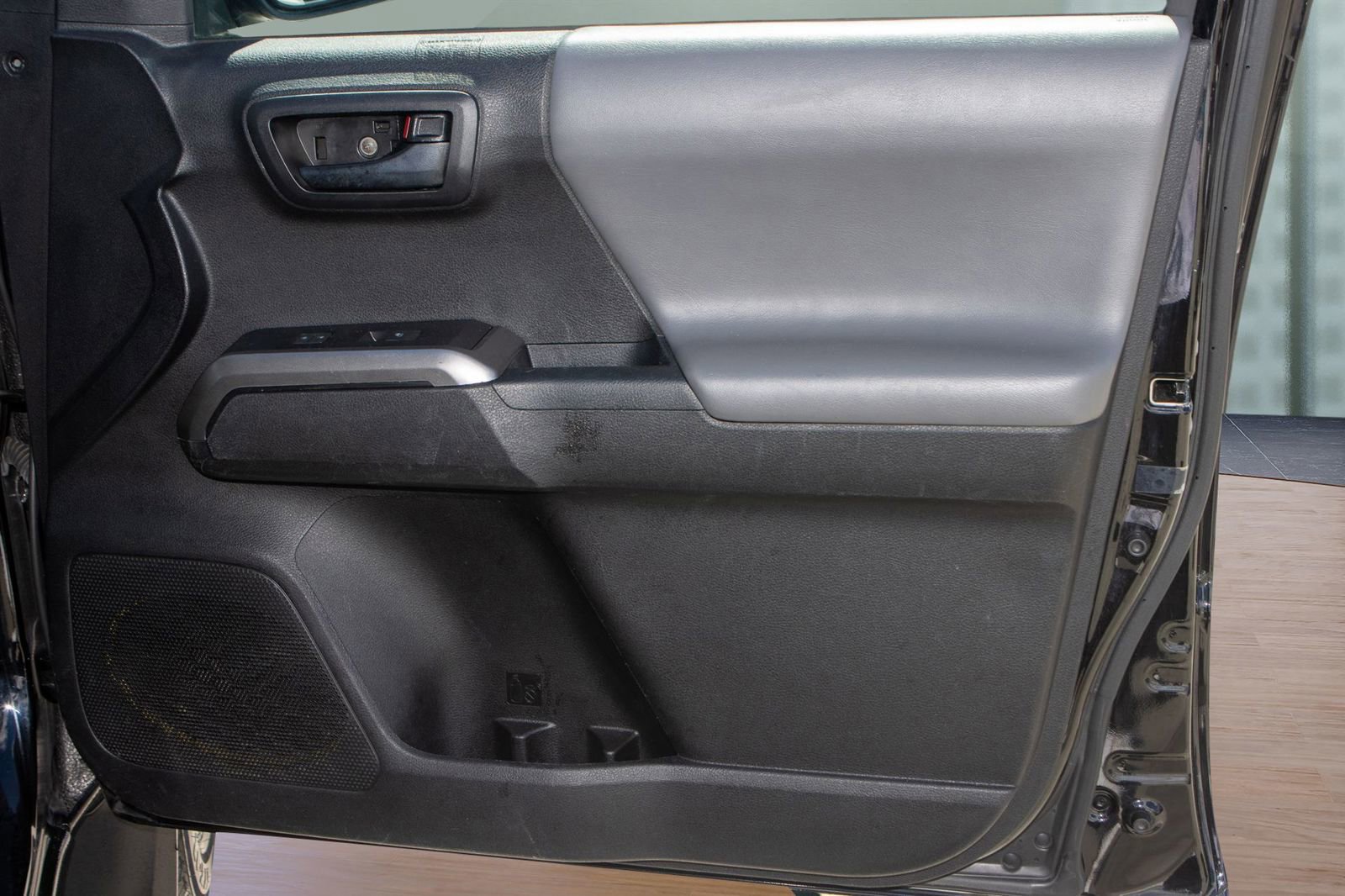 Used 2022 Toyota Tacoma SR5 w/ SR5 Appearance Package (SM) RWD image 16
