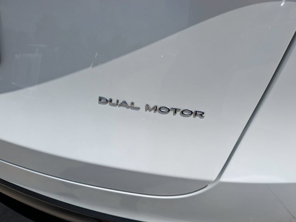 Used 2024 Tesla Model Y Long Range AWD/4WD image 12