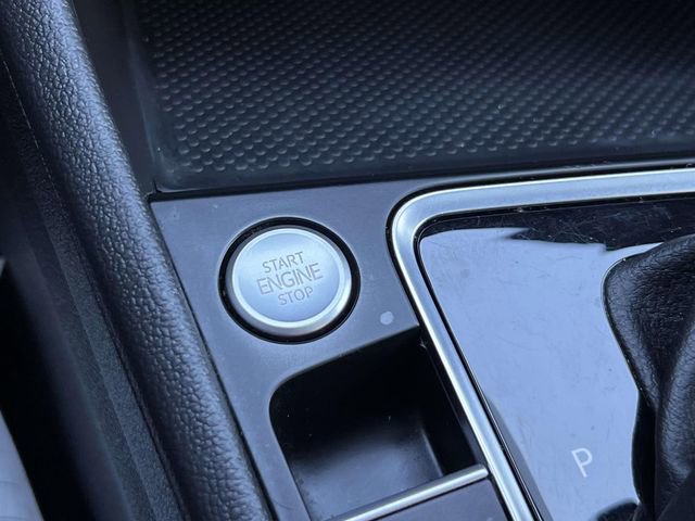 Certified 2021 Volkswagen Jetta R-Line w/ R-Line Cold Weather Package image 31