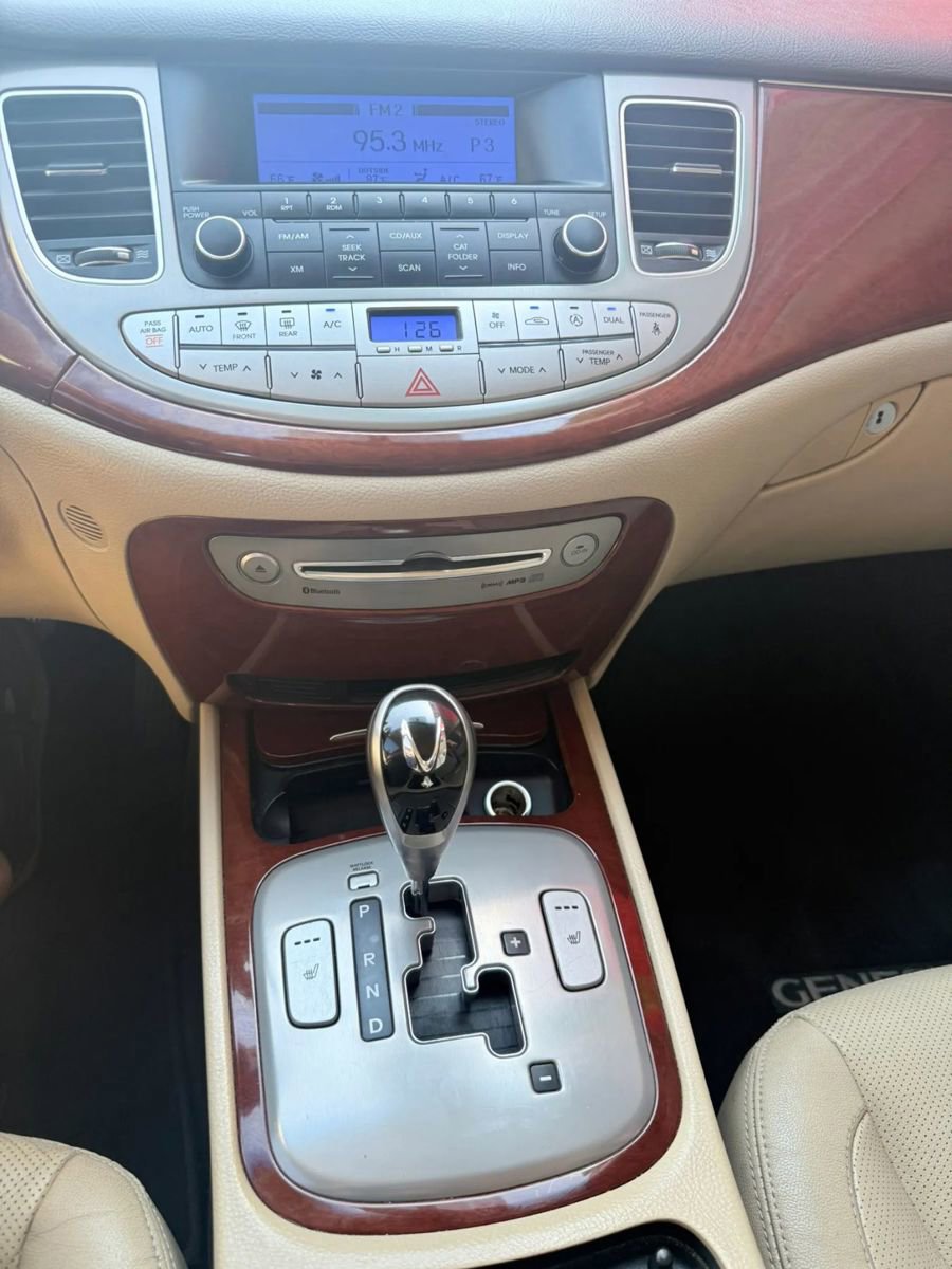 Used 2012 Hyundai Genesis 3.8 RWD image 8