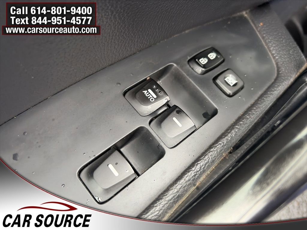 Used 2013 Hyundai Veloster w/ Tech Pkg FWD image 12