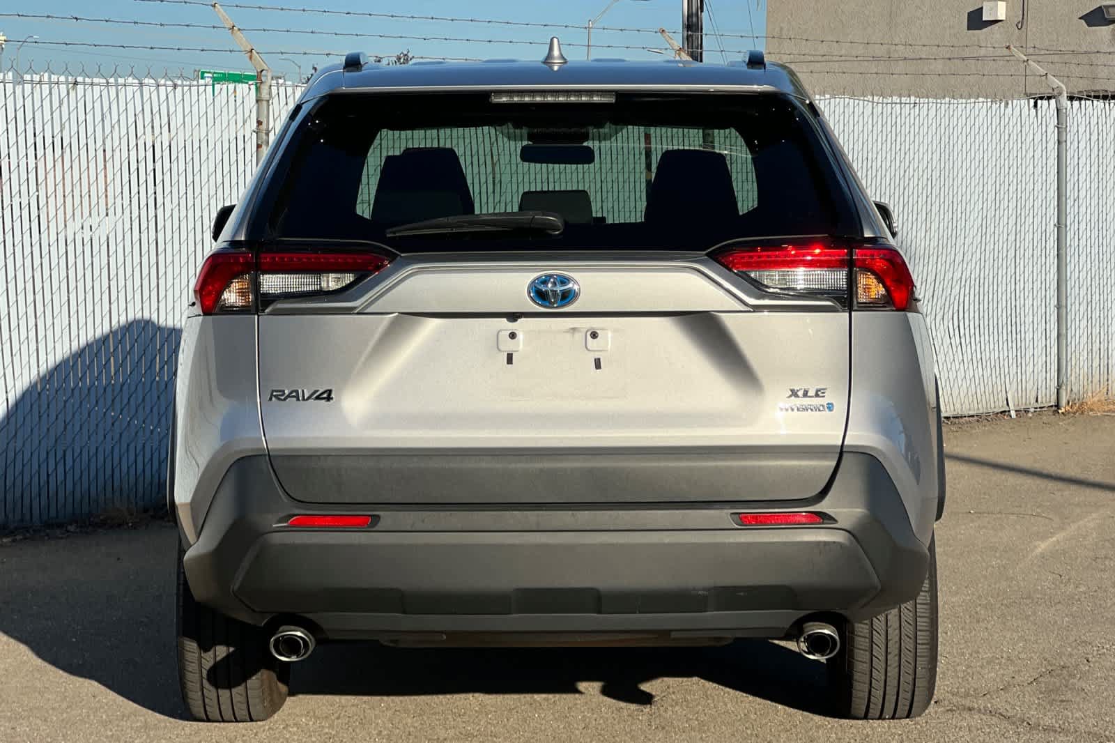 Used 2022 Toyota RAV4 XLE w/ Convenience Package AWD/4WD image 4