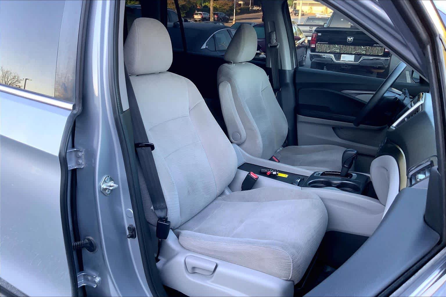 Used 2017 Honda Pilot EX image 9