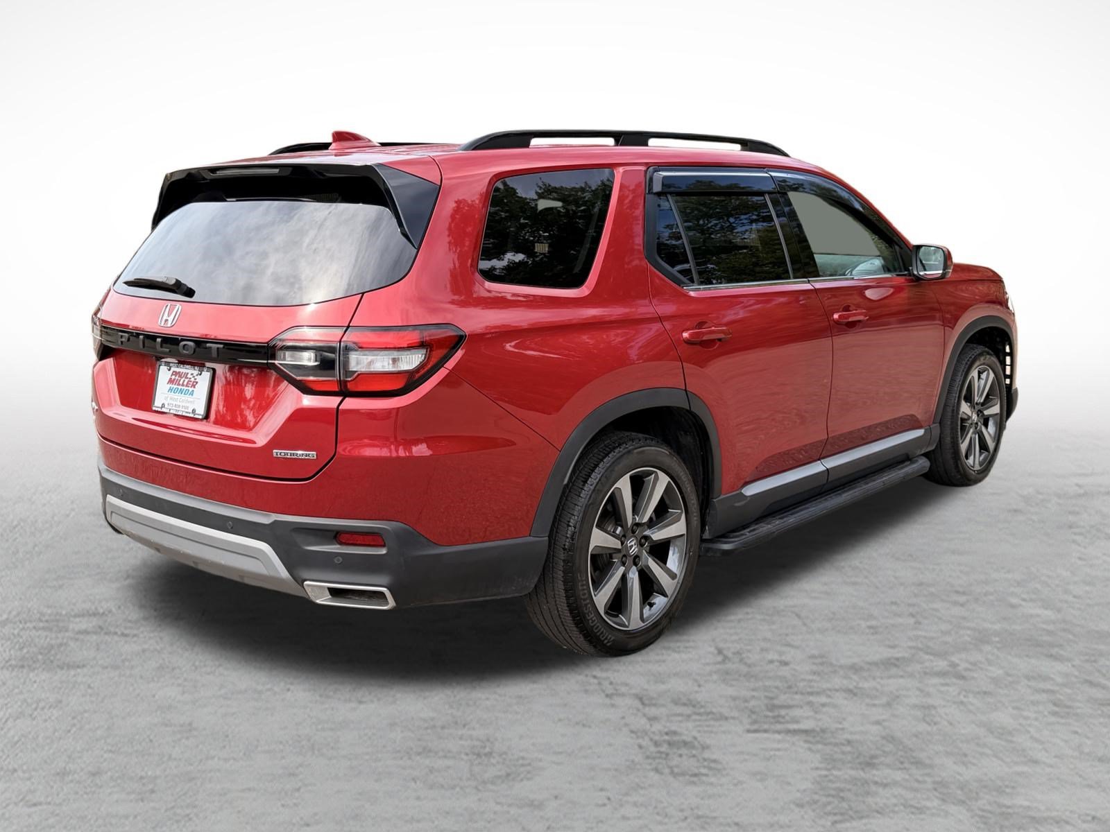 Used 2025 Honda Pilot Touring image 6