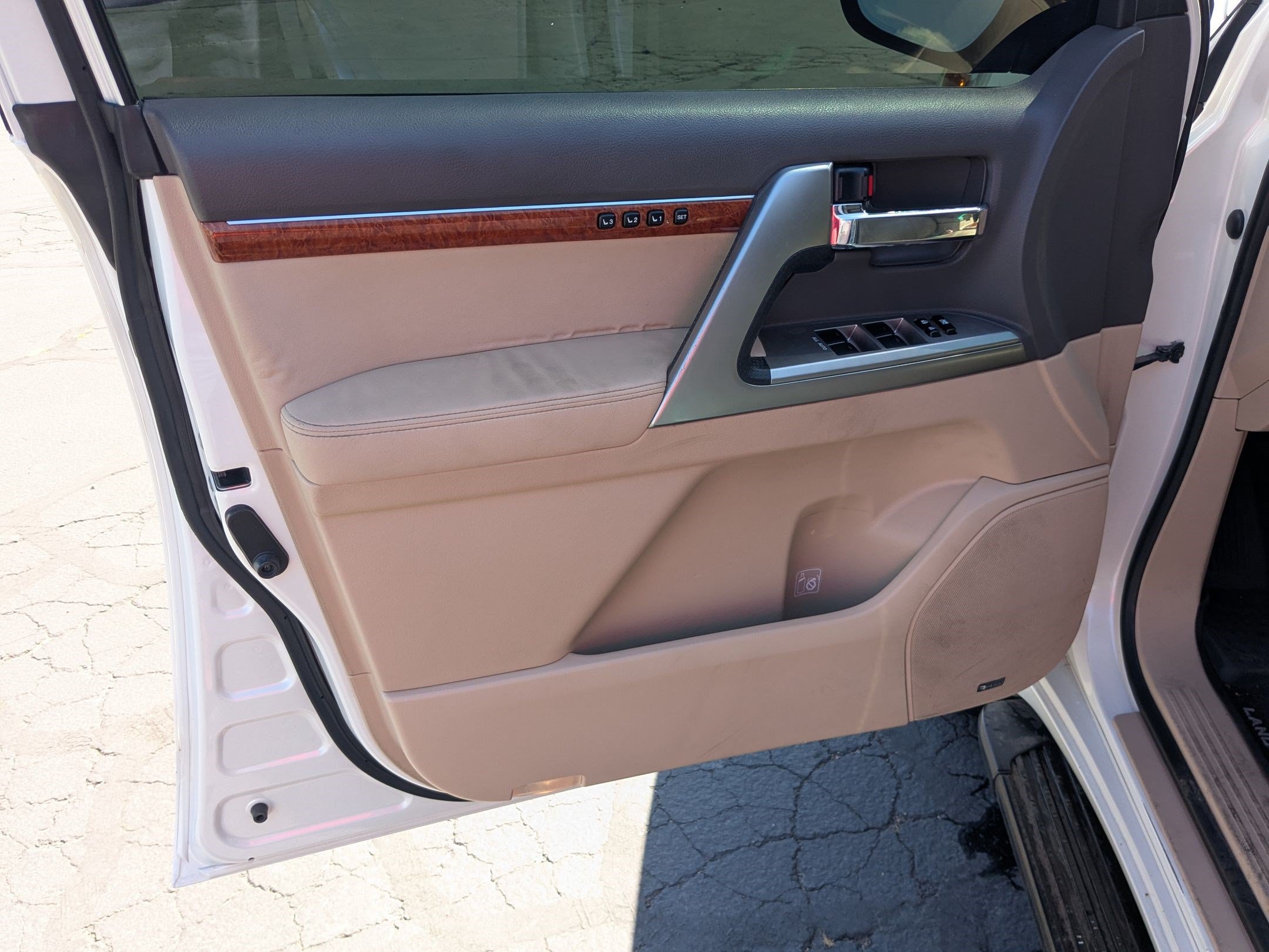 Used 2013 Toyota Land Cruiser AWD/4WD image 14