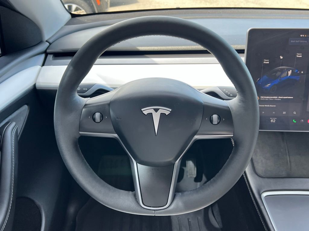 Used 2024 Tesla Model Y Long Range AWD/4WD image 23