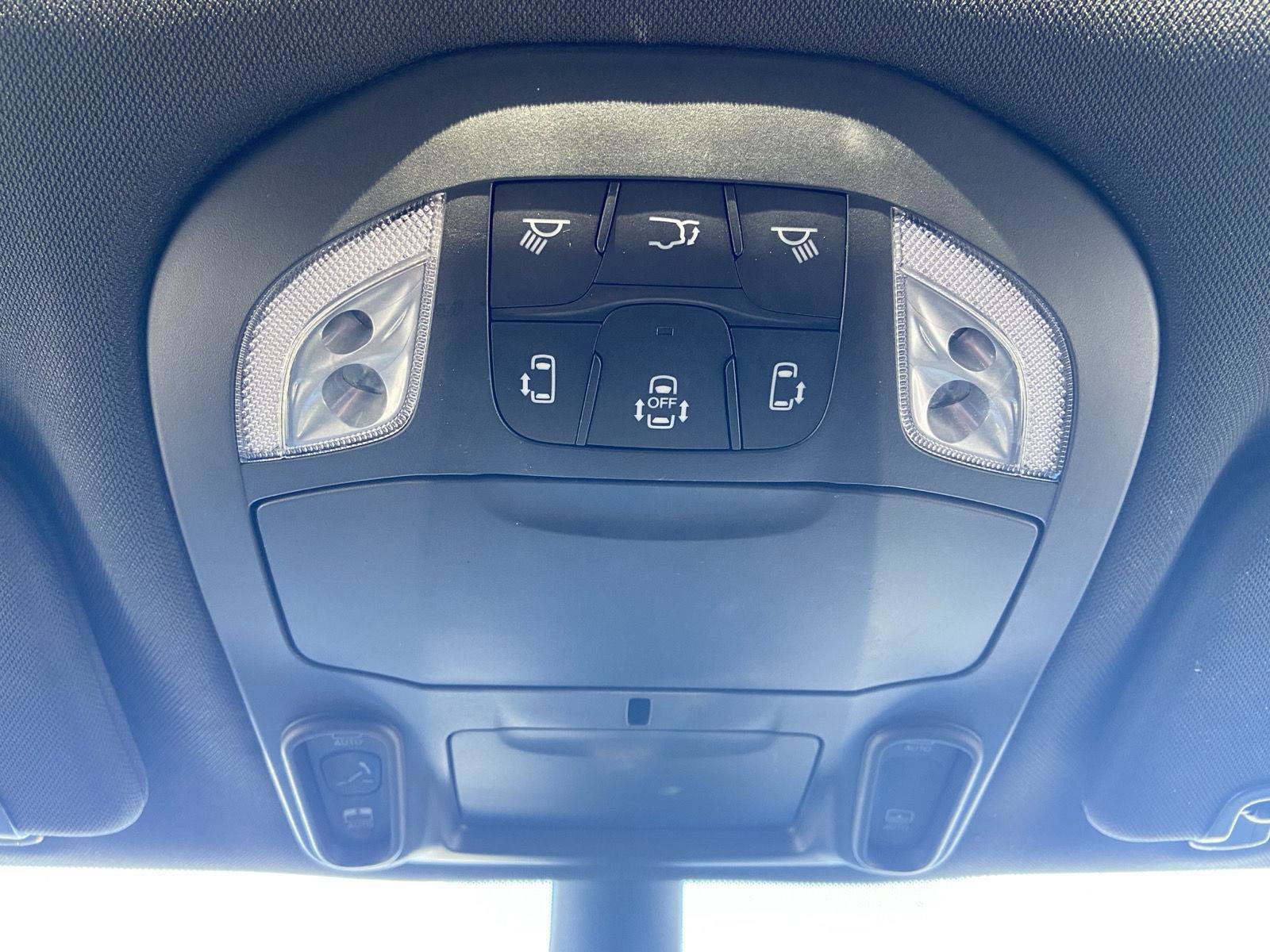 Used 2025 Chrysler Pacifica Limited image 56