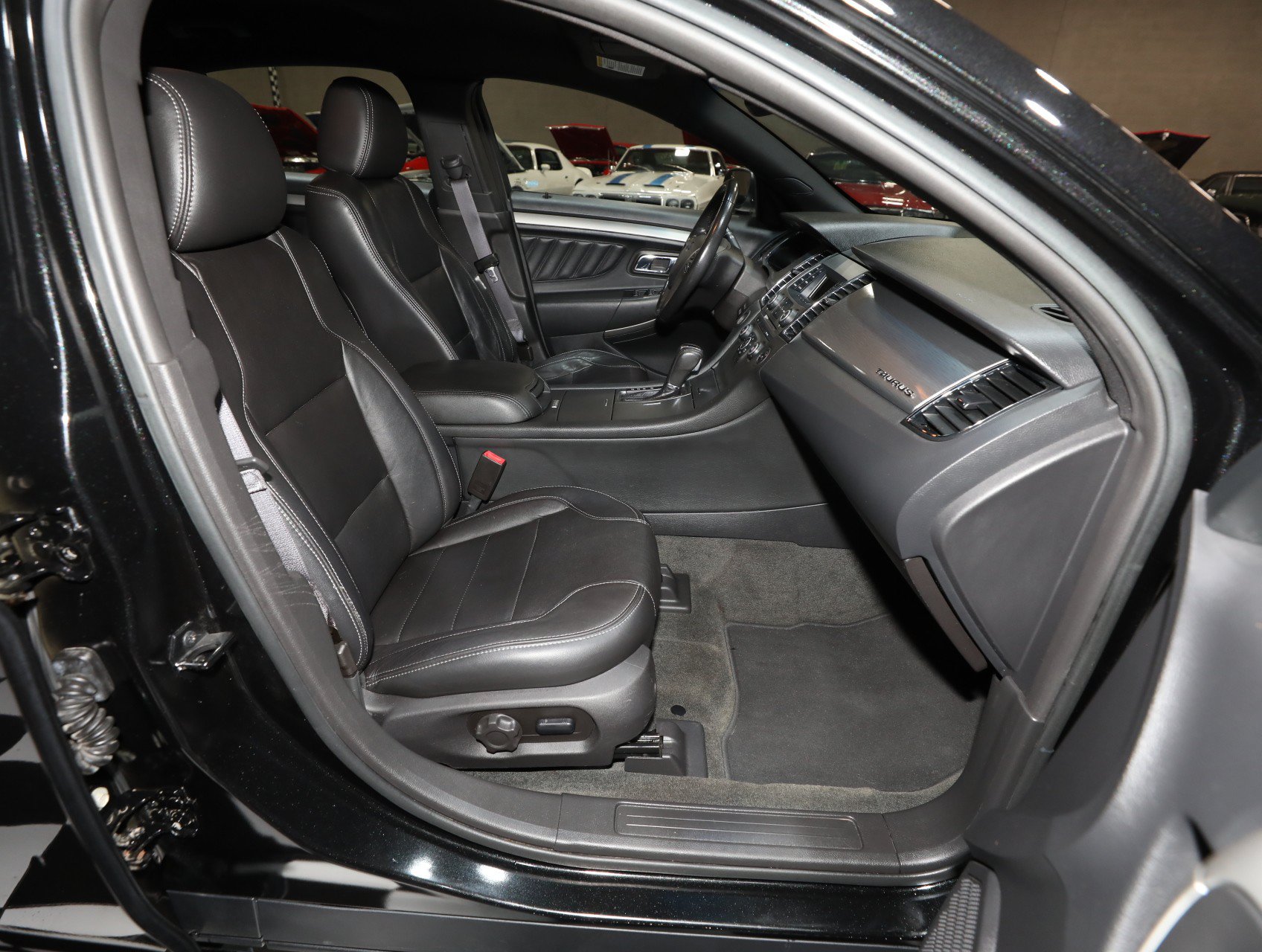Used 2013 Ford Taurus SEL FWD image 35