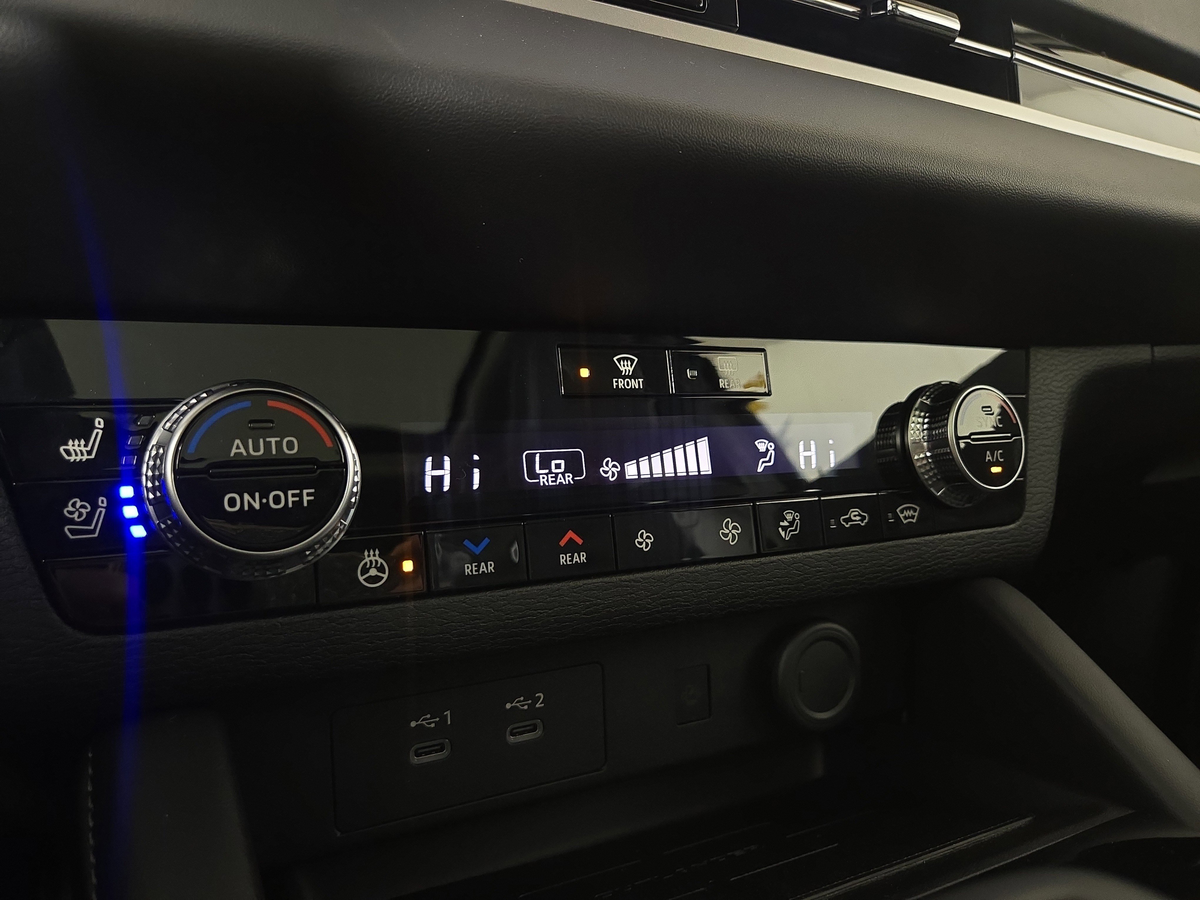 New 2026 Mitsubishi Outlander SEL image 28