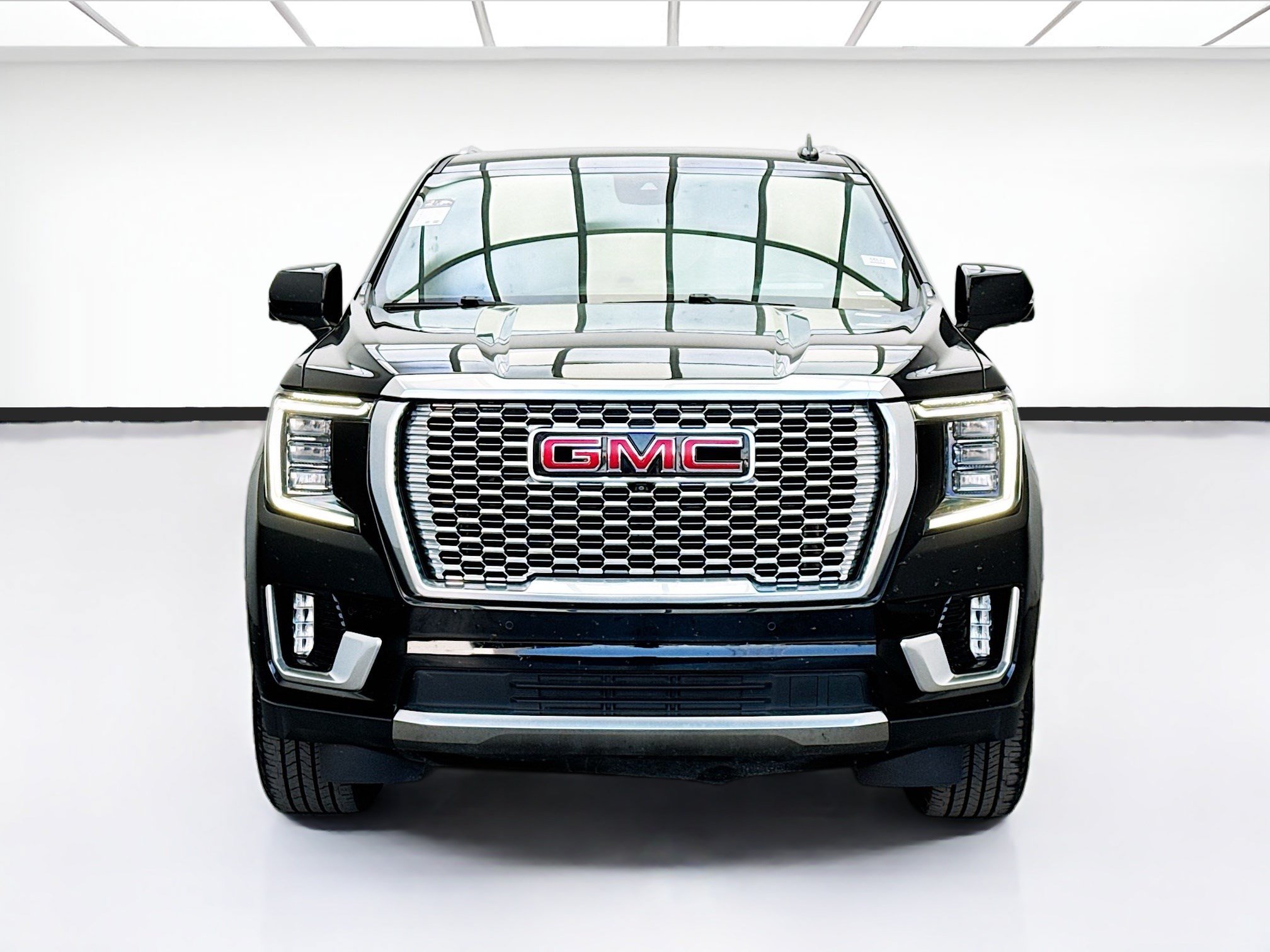 Used 2024 GMC Yukon Denali RWD image 2