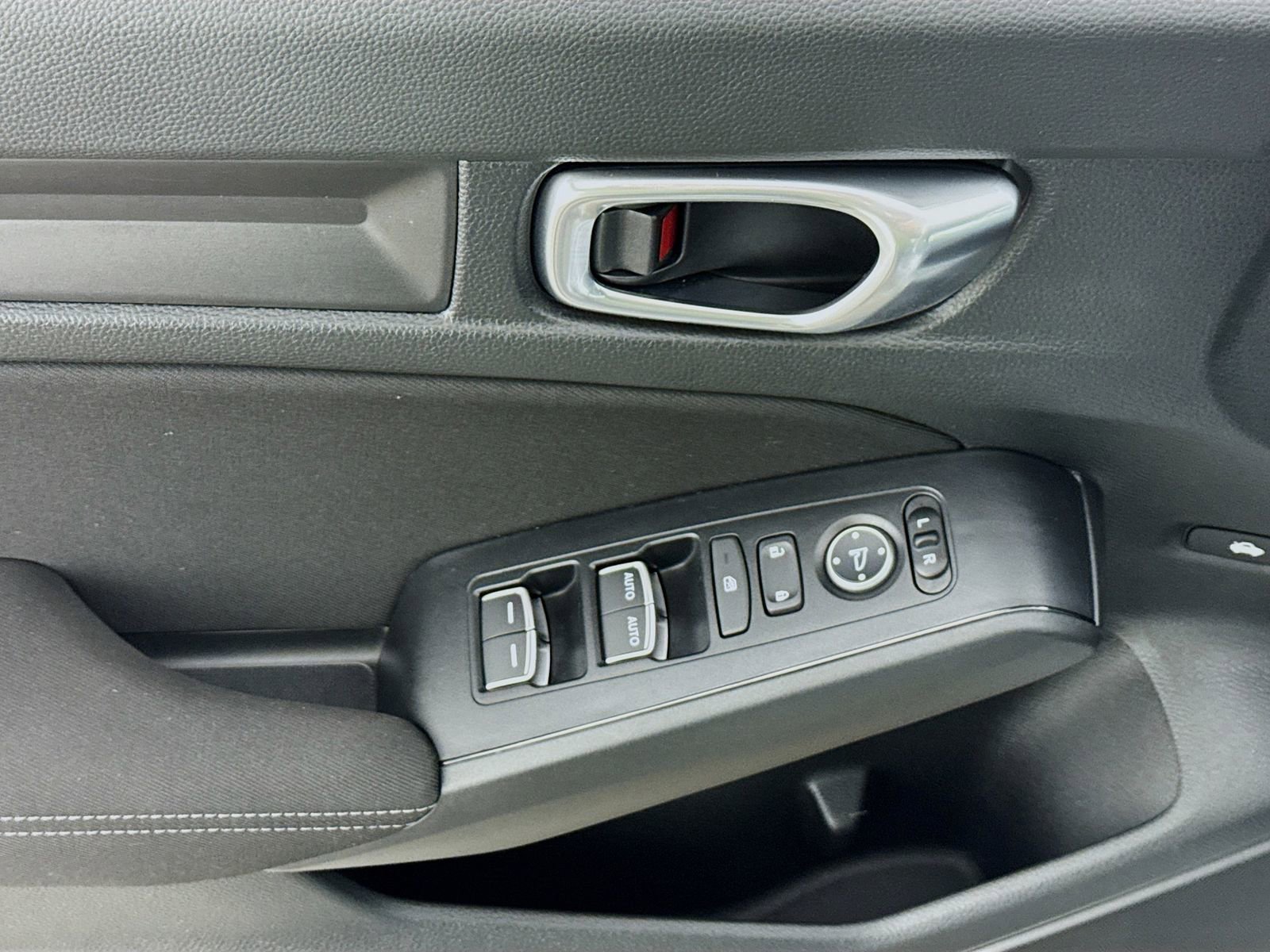 Used 2025 Honda Civic Sport image 15