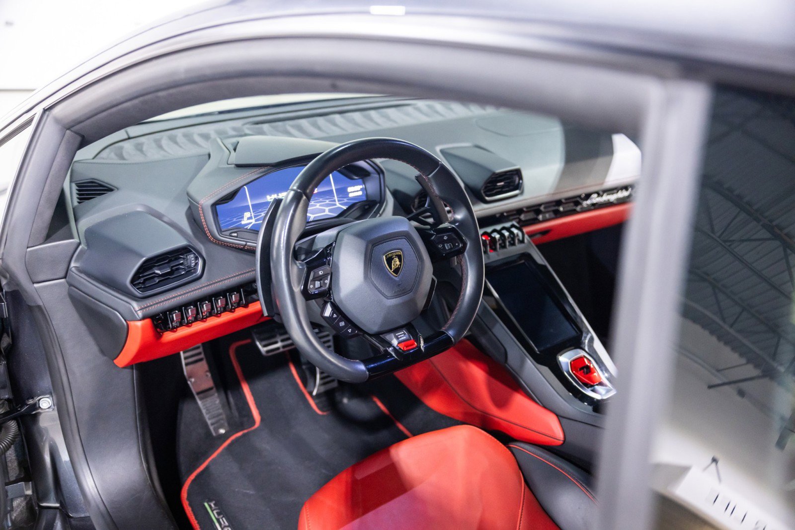 Used 2021 Lamborghini Huracan EVO RWD image 35