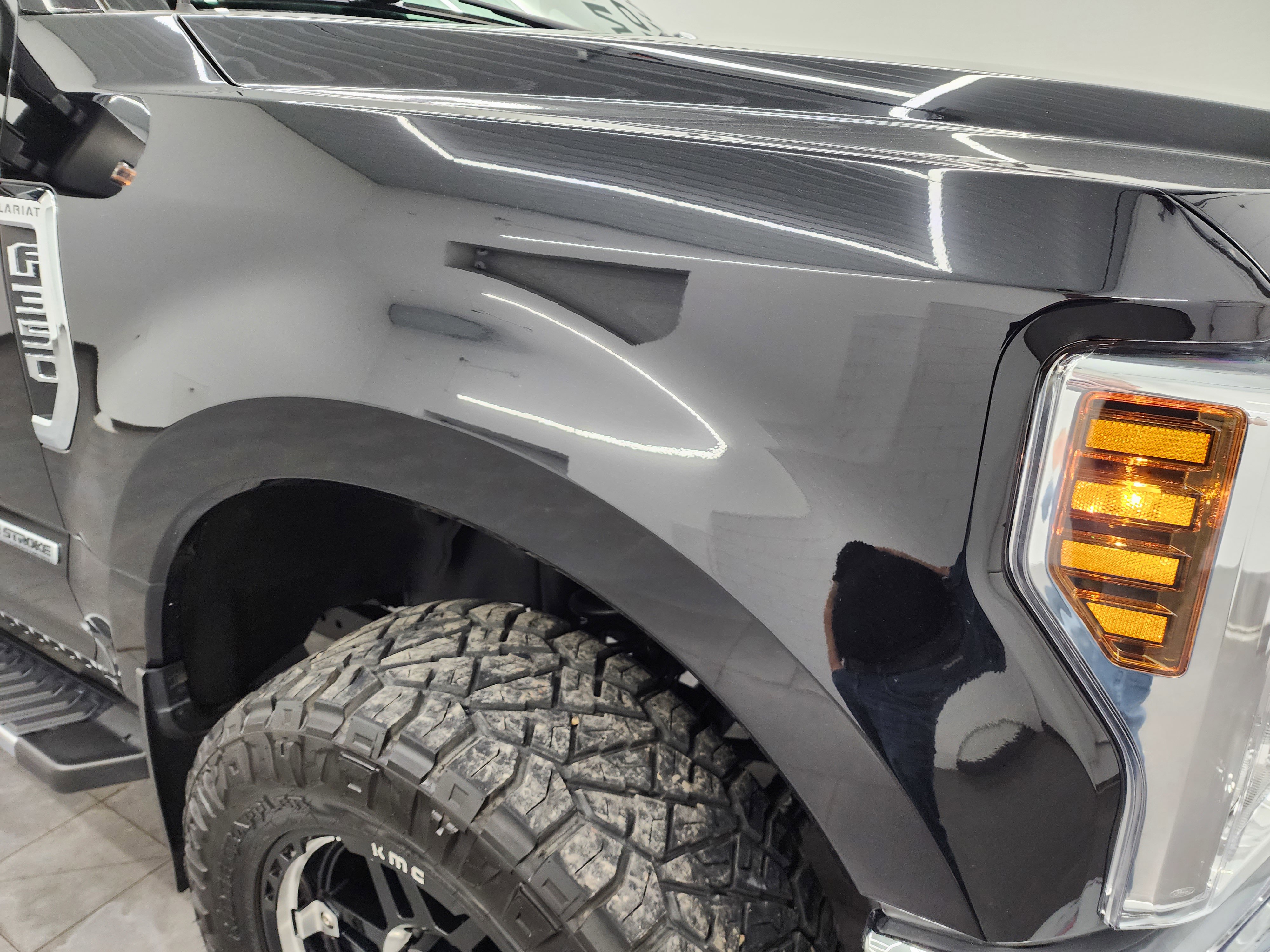 Used 2019 Ford F350 Lariat w/ Chrome Package image 23