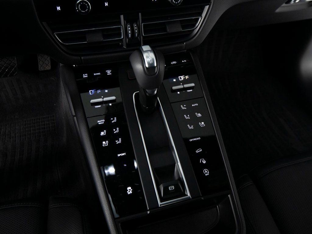Certified 2025 Porsche Macan image 26