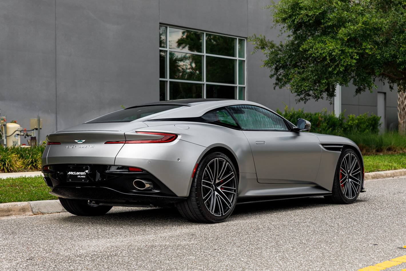 Used 2024 Aston Martin DB12 Coupe RWD image 8