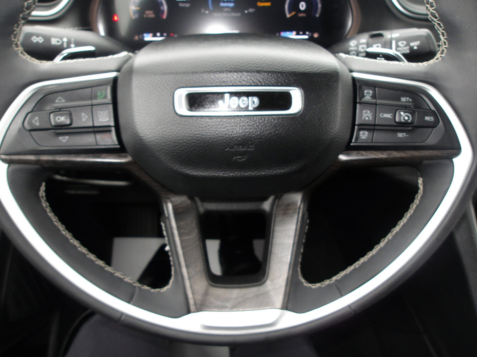 Used 2023 Jeep Grand Cherokee L Limited image 21