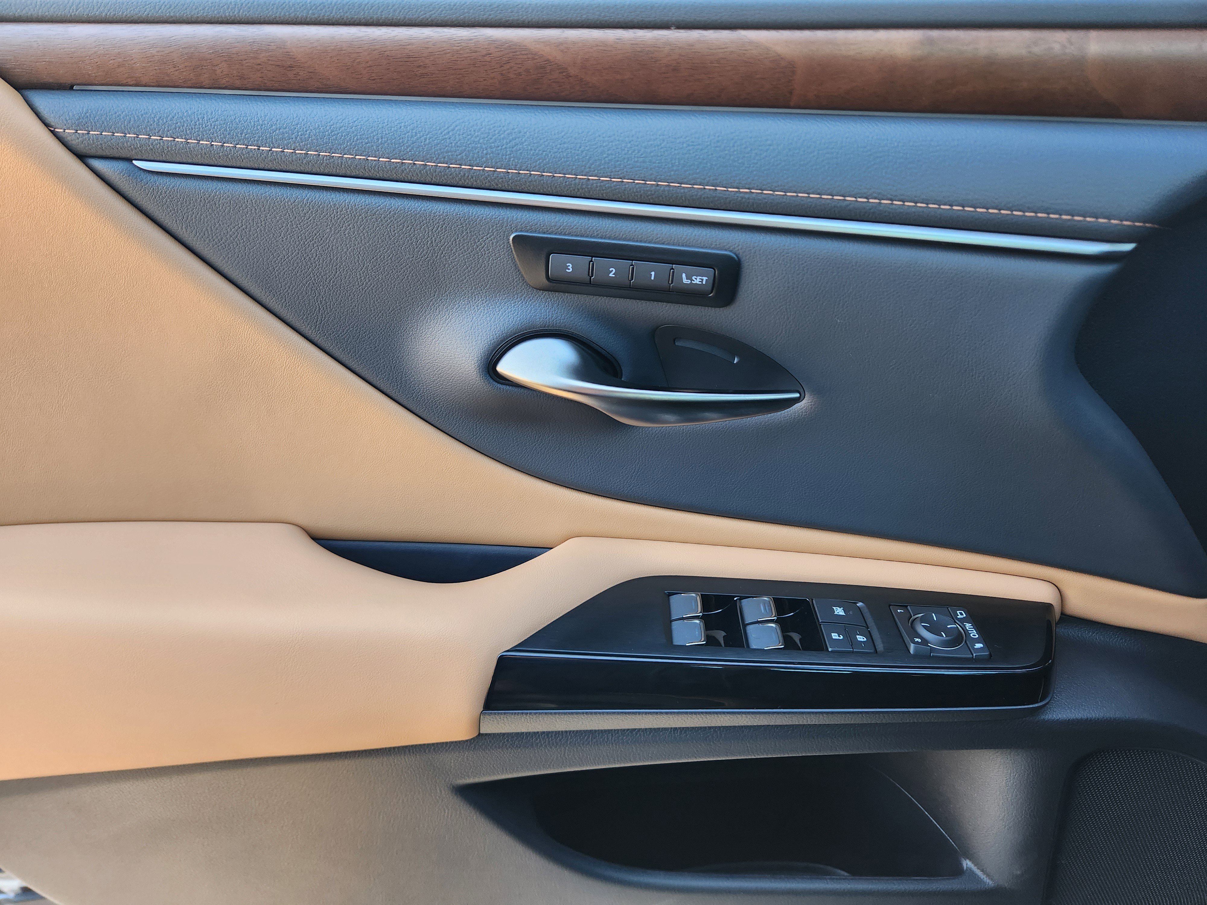 New 2025 Lexus ES 350 w/ Premium Package image 17