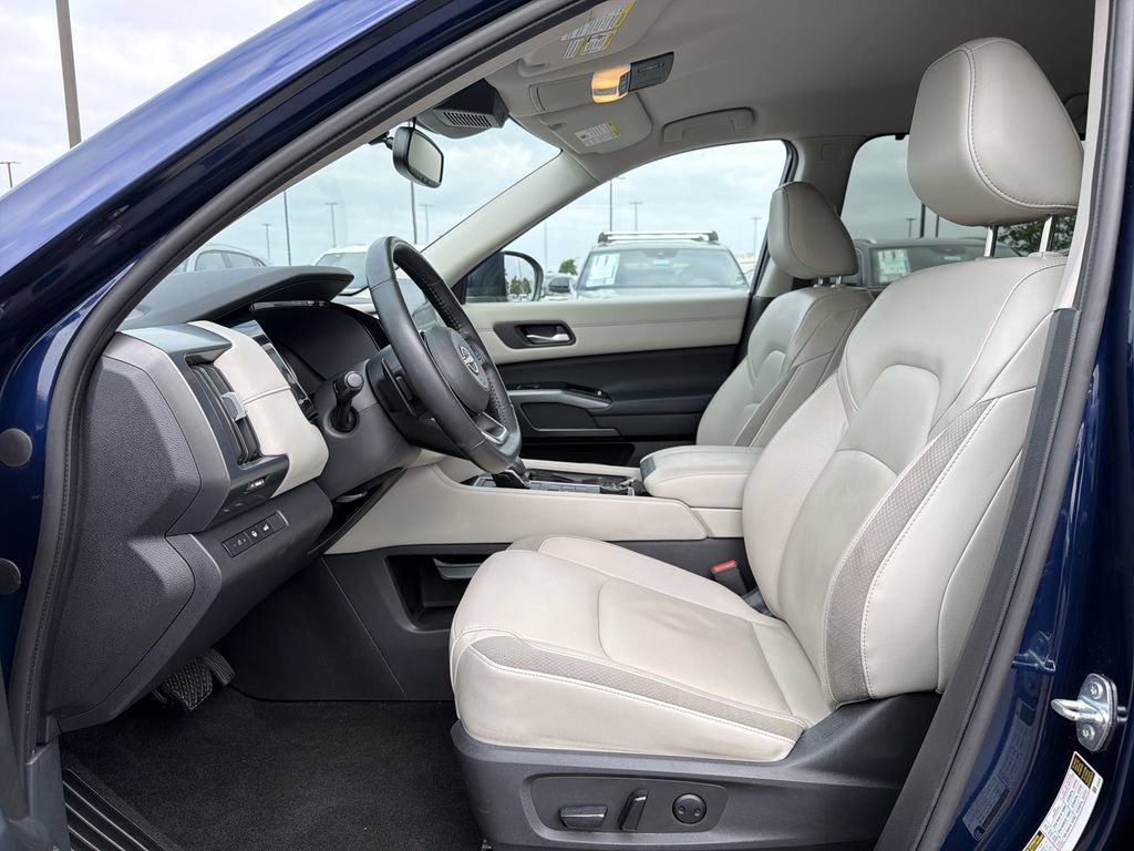 Used 2022 Nissan Pathfinder SL AWD/4WD image 11