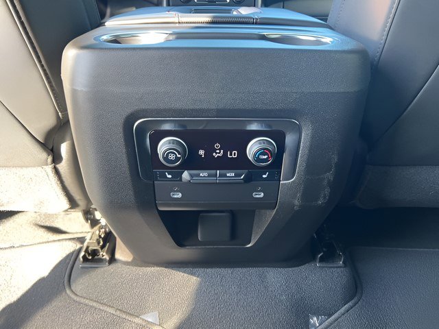 Certified 2024 Chevrolet Suburban RST w/ Luxury Package AWD/4WD image 21