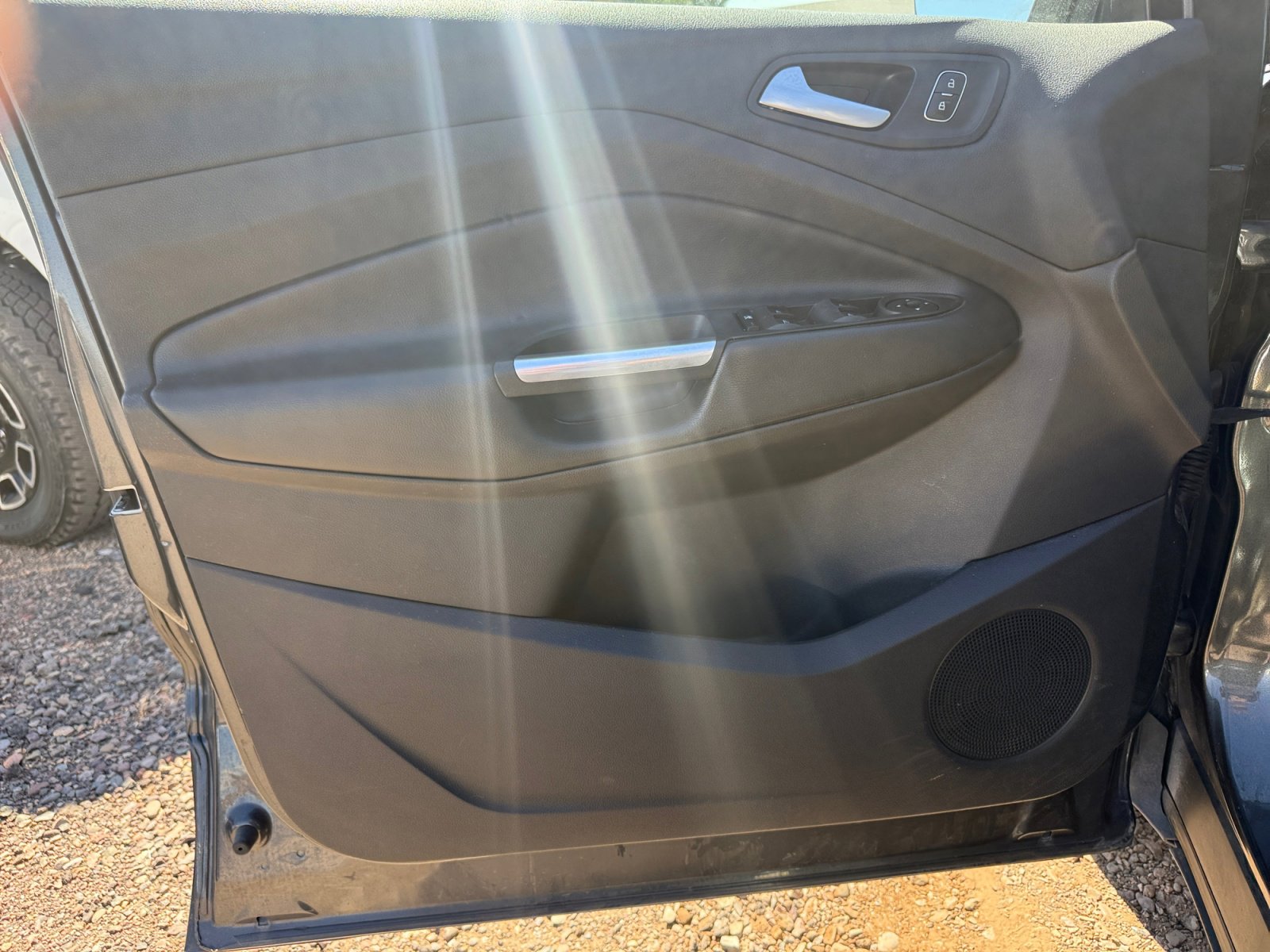 Used 2018 Ford Escape SE w/ SE Sync 3 Package image 14