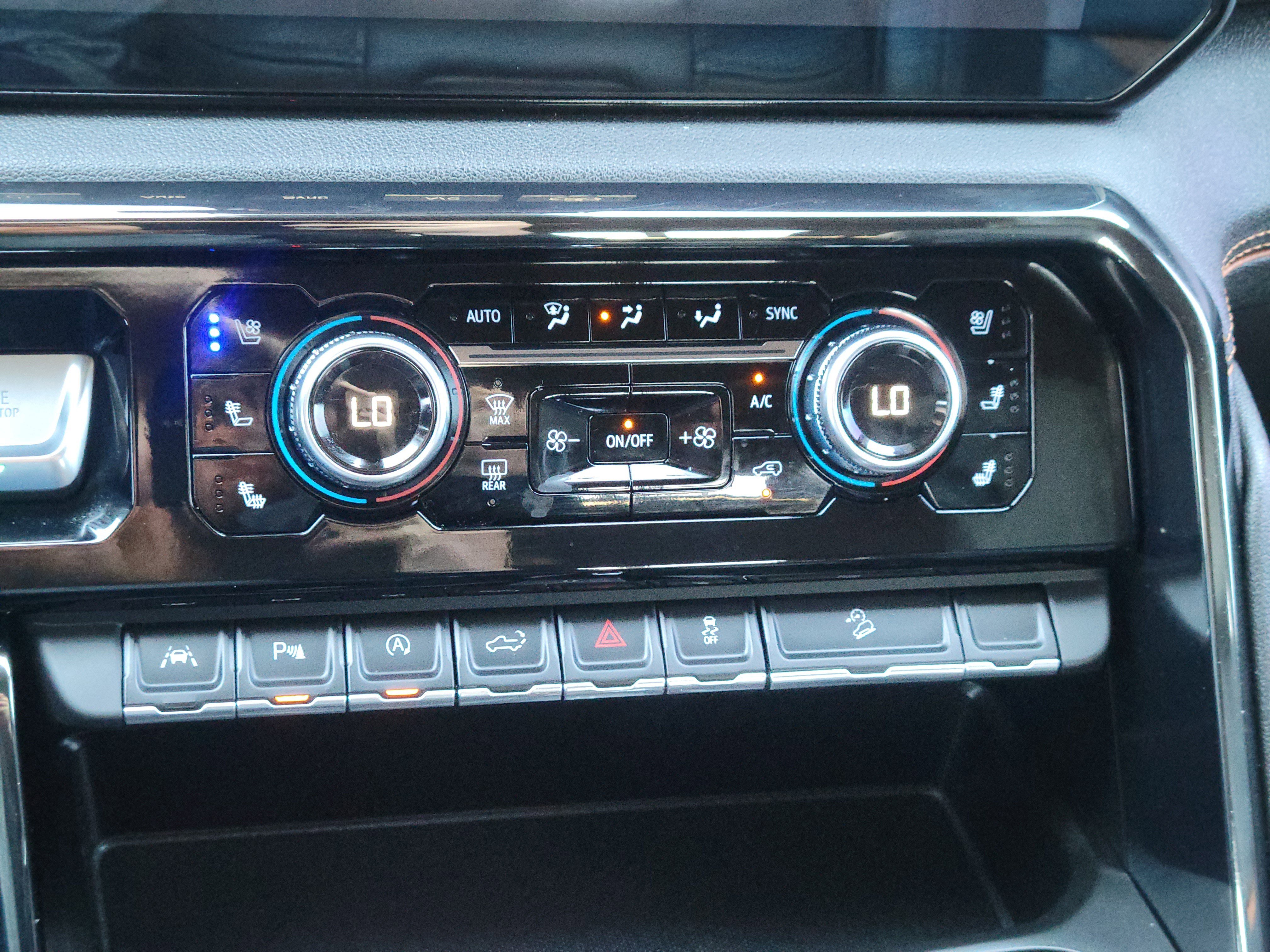 Used 2024 GMC Sierra 1500 AT4 w/ AT4 Preferred Package image 21