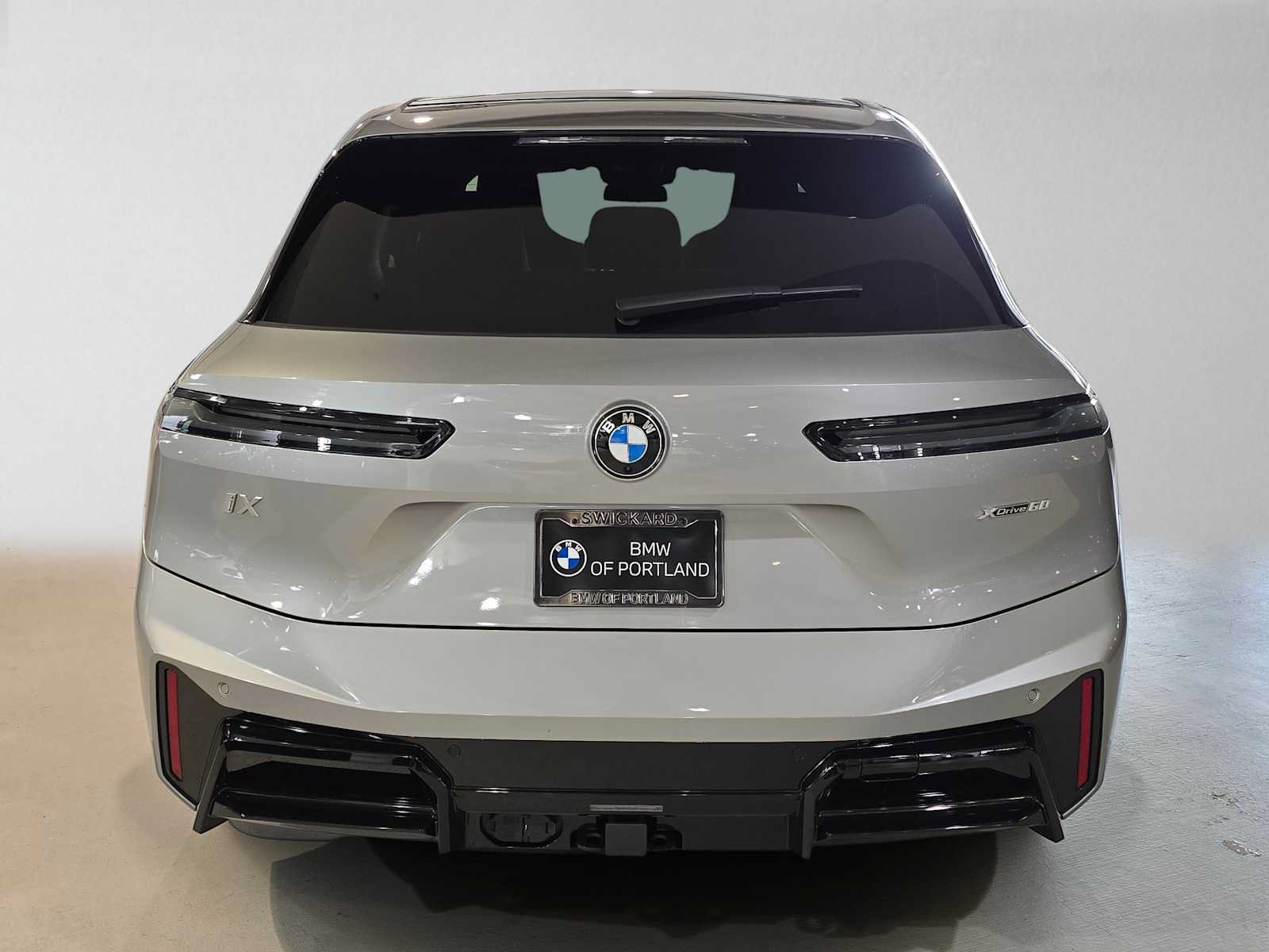 Used 2026 BMW iX xDrive60 w/ M Sport Package AWD/4WD image 4