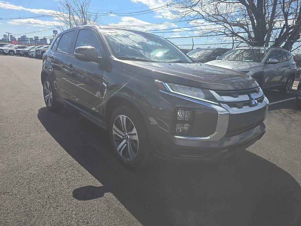 Used 2025 Mitsubishi Outlander Sport SE AWD/4WD image 3