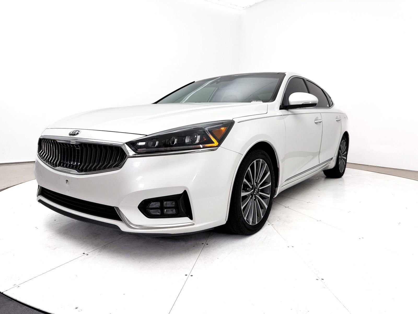 Used 2017 Kia Cadenza Technology FWD image 15