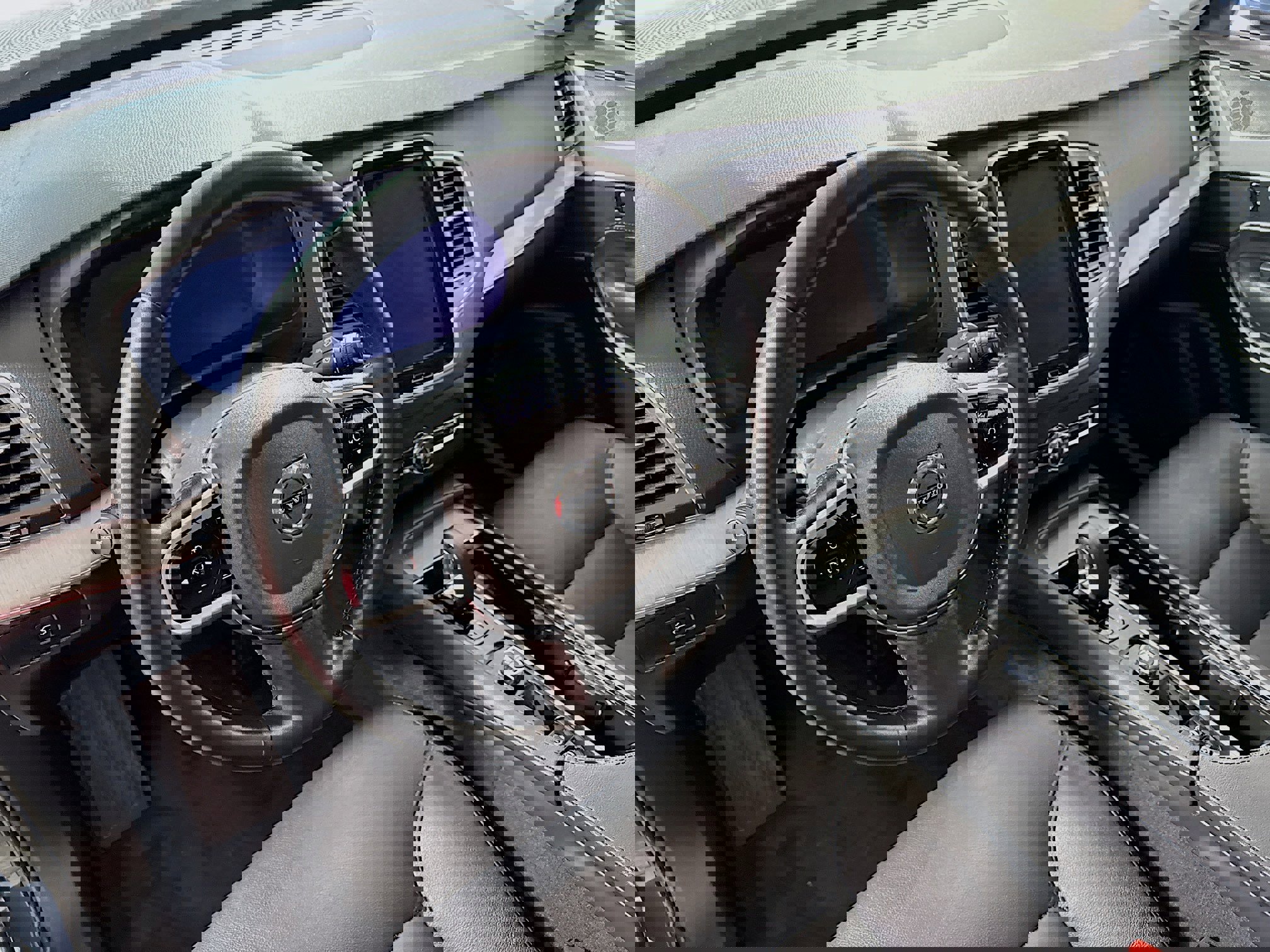 Used 2025 Volvo XC90 B5 Core image 13