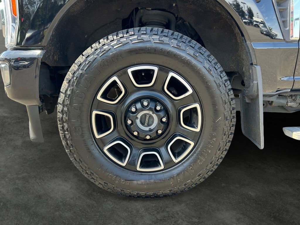 Used 2023 Ford F350 Platinum w/ FX4 Off-Road Package AWD/4WD image 4