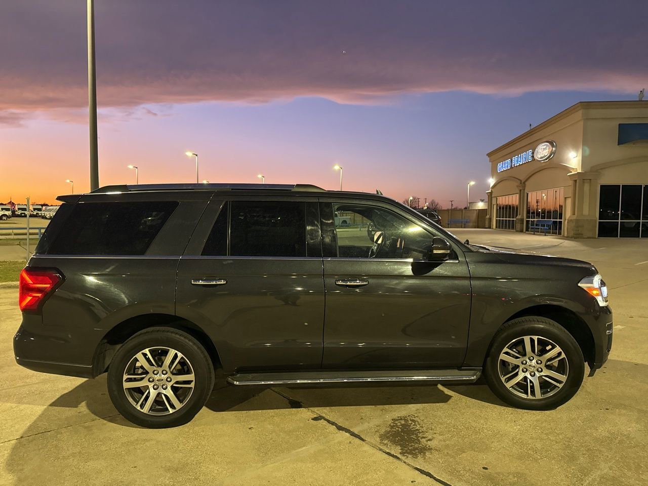 Used 2023 Ford Expedition Limited image 18