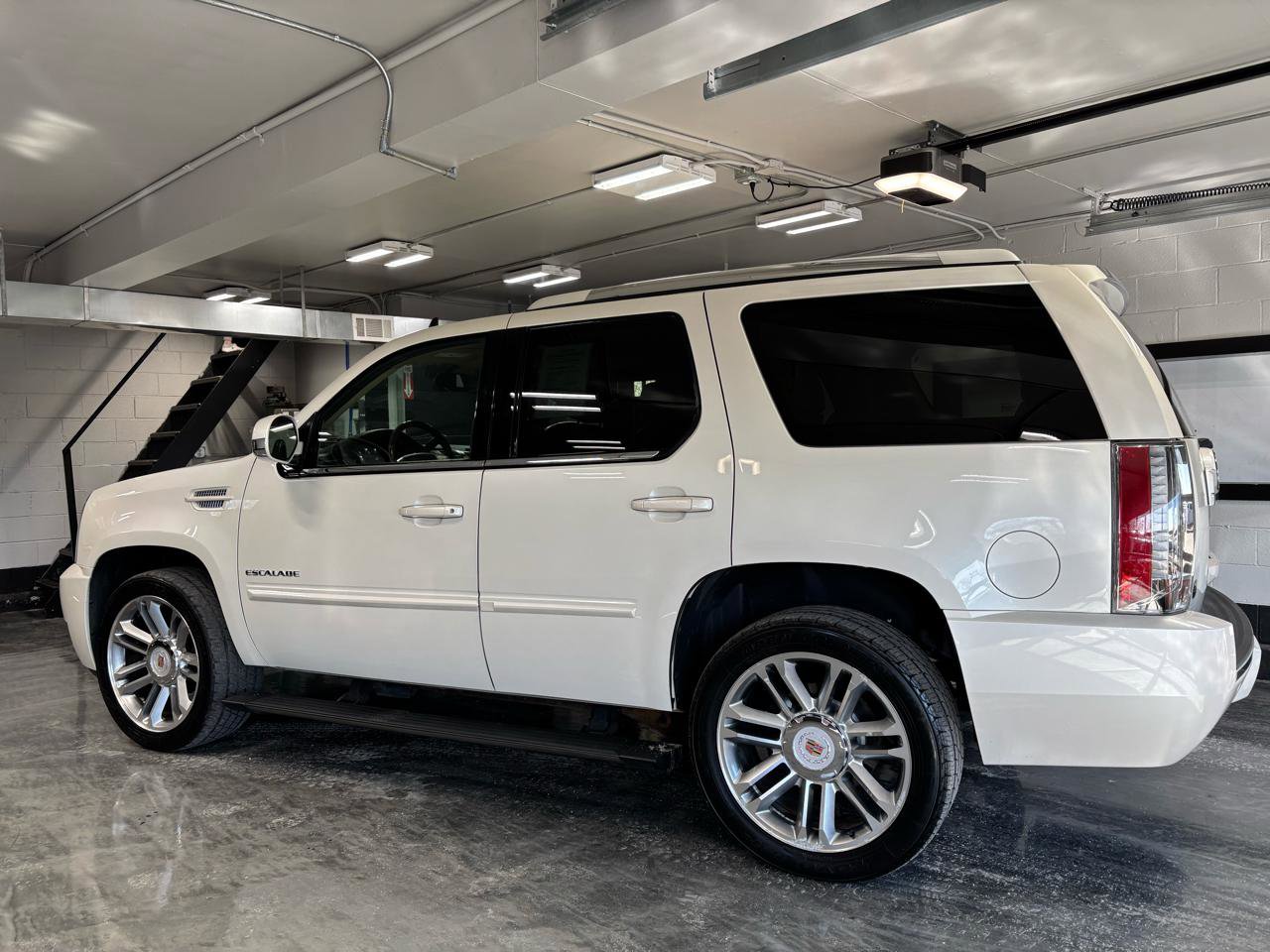 Used 2014 Cadillac Escalade Premium AWD/4WD image 7