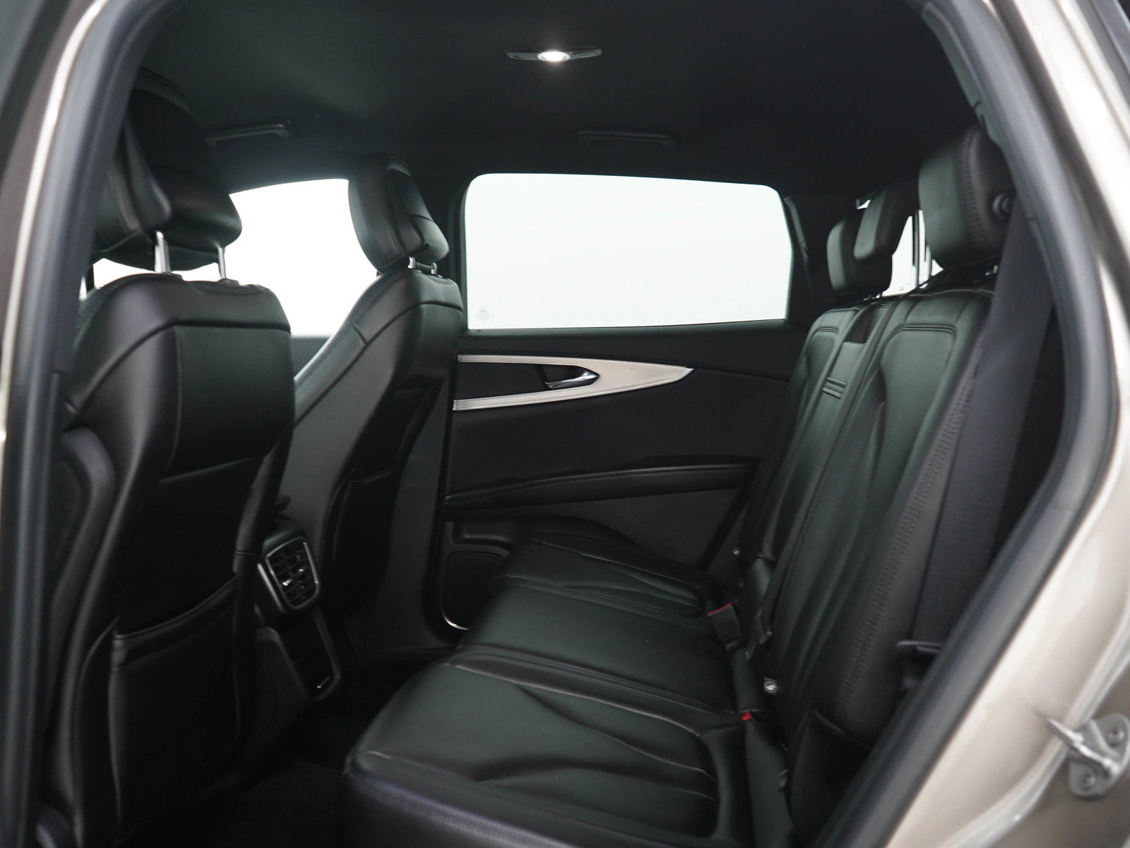 Used 2020 Lincoln Nautilus Premier AWD/4WD image 17