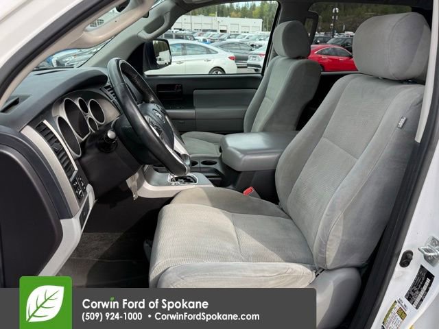 Used 2016 Toyota Sequoia SR5 AWD/4WD image 2