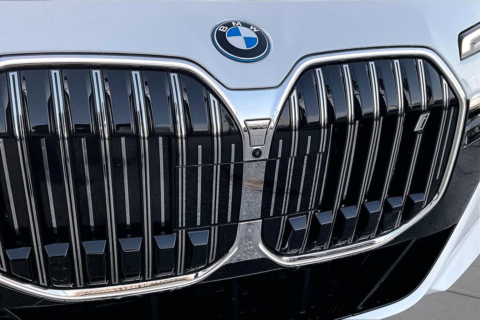 Used 2025 BMW i7 xDrive60 w/ M Sport Package RWD image 28