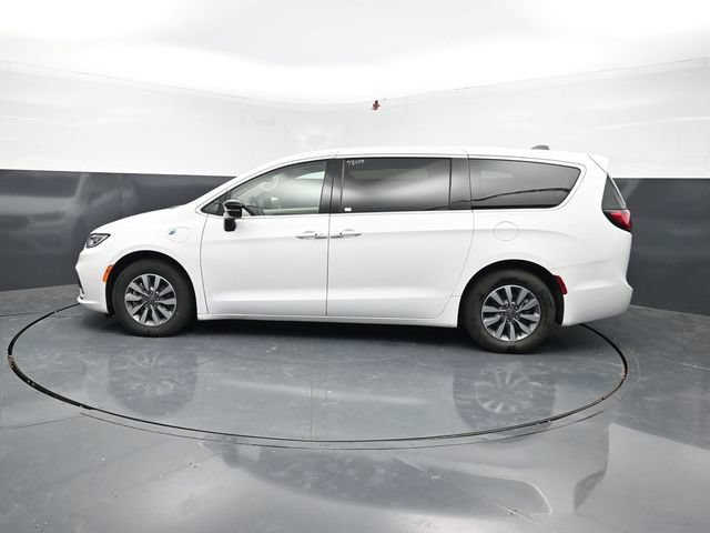 Used 2024 Chrysler Pacifica Limited FWD image 4