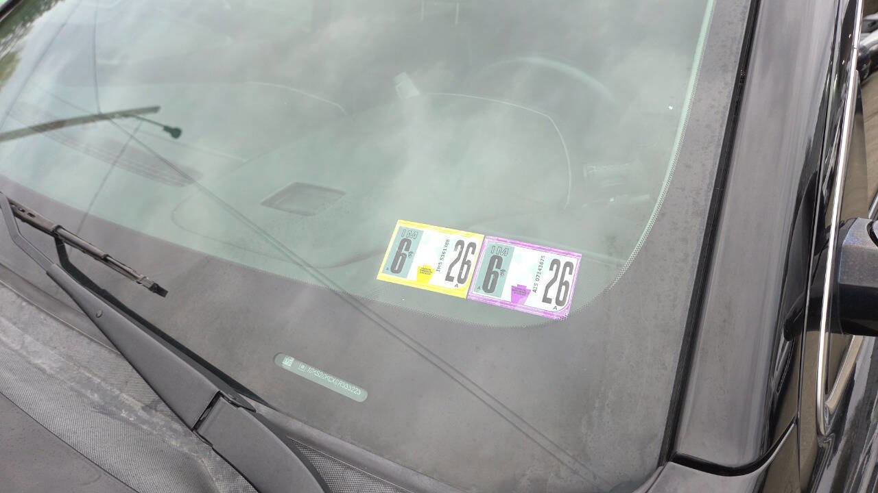 Used 2016 GMC Yukon XL SLT w/ Open Road Package AWD/4WD image 21