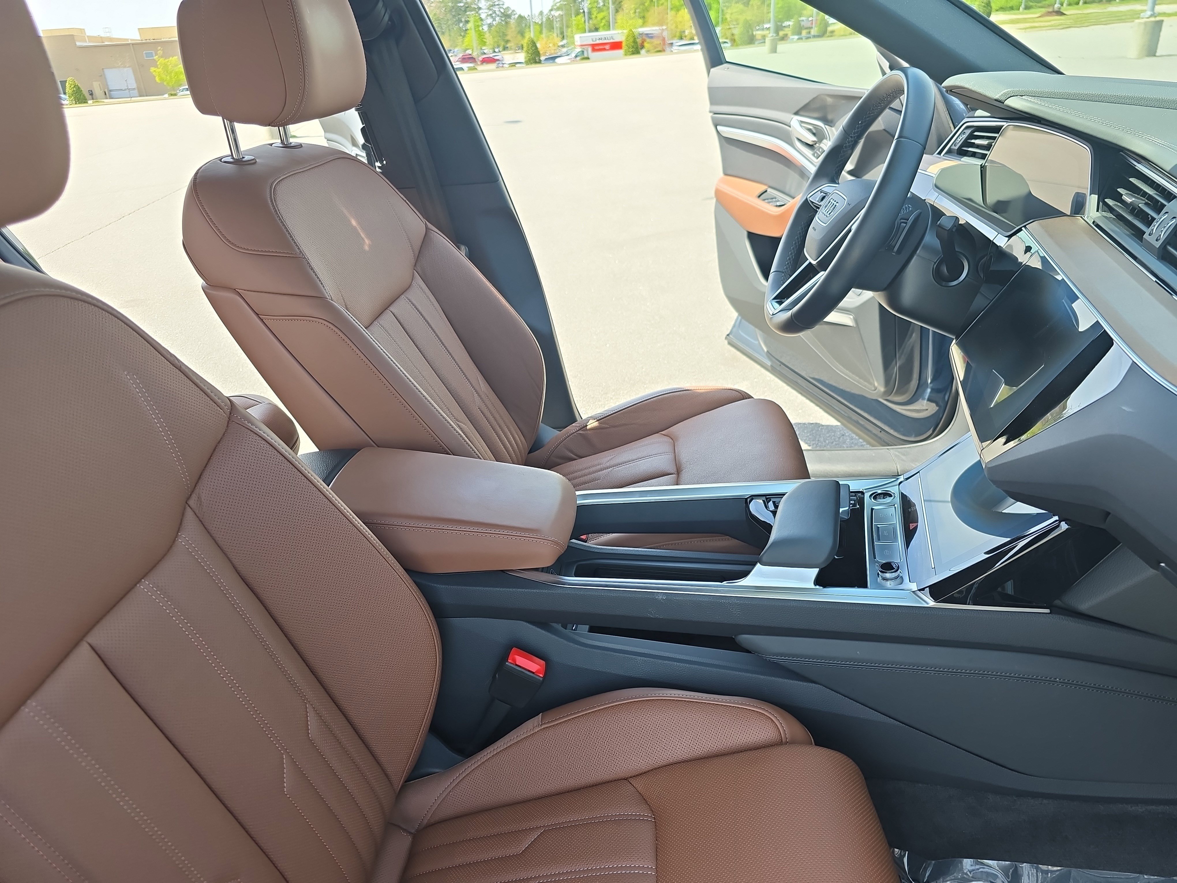 Used 2024 Audi Q8 e-tron Prestige w/ Prestige Package image 10