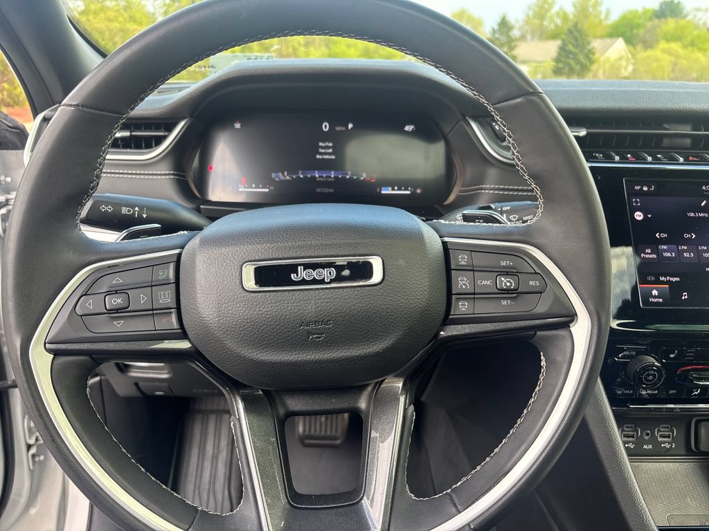 Used 2023 Jeep Grand Cherokee Altitude AWD/4WD image 16