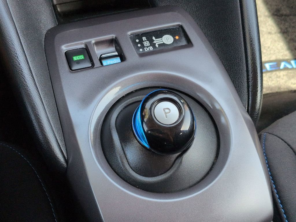 Used 2020 Nissan Leaf S image 27