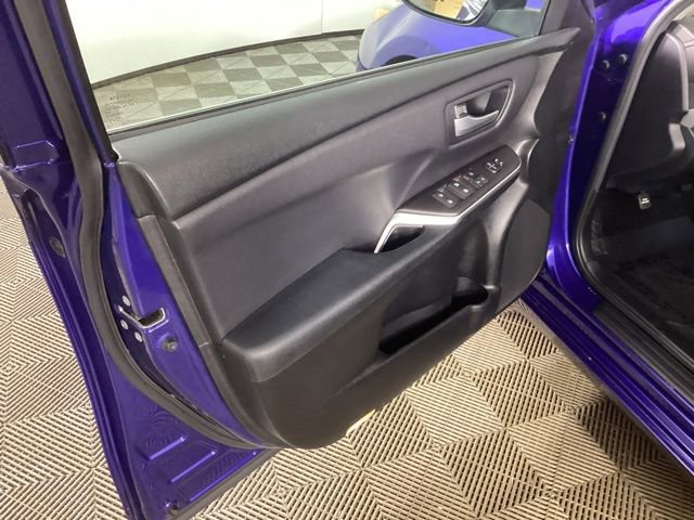 Used 2016 Toyota Camry SE w/ Moonroof Package image 18