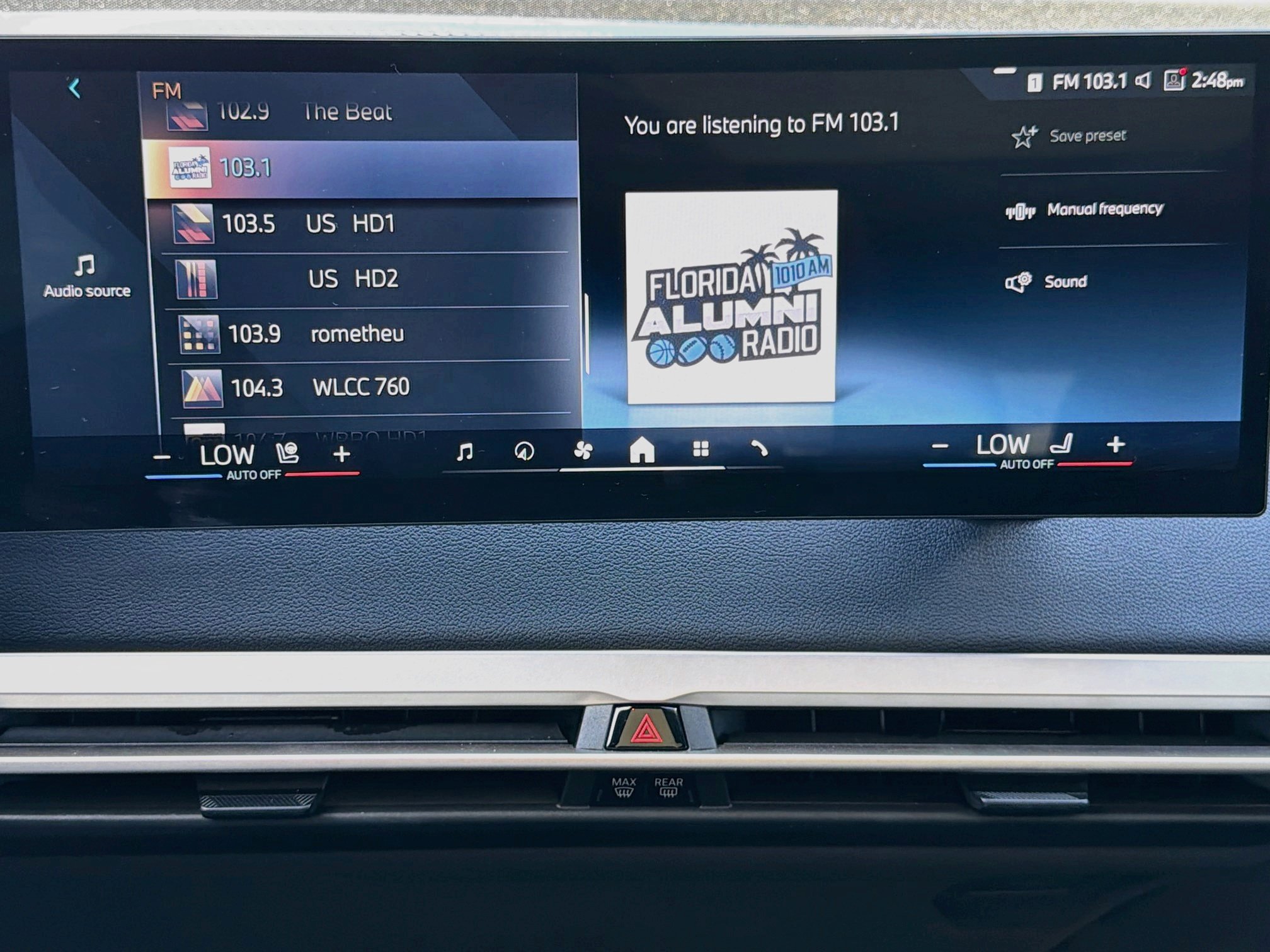 Used 2024 BMW iX xDrive50 w/ Premium Package AWD/4WD image 32