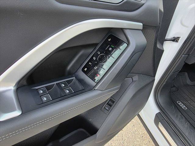 Used 2025 Audi Q5 Premium w/ Convenience Package AWD/4WD image 23