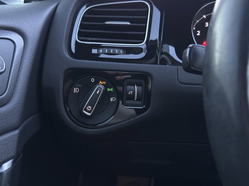 Used 2021 Volkswagen GTI SE image 18