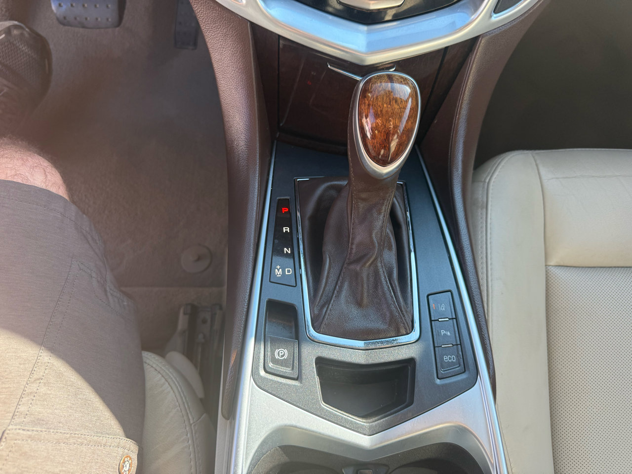 Used 2015 Cadillac SRX Luxury w/ Driver Awareness Package image 48