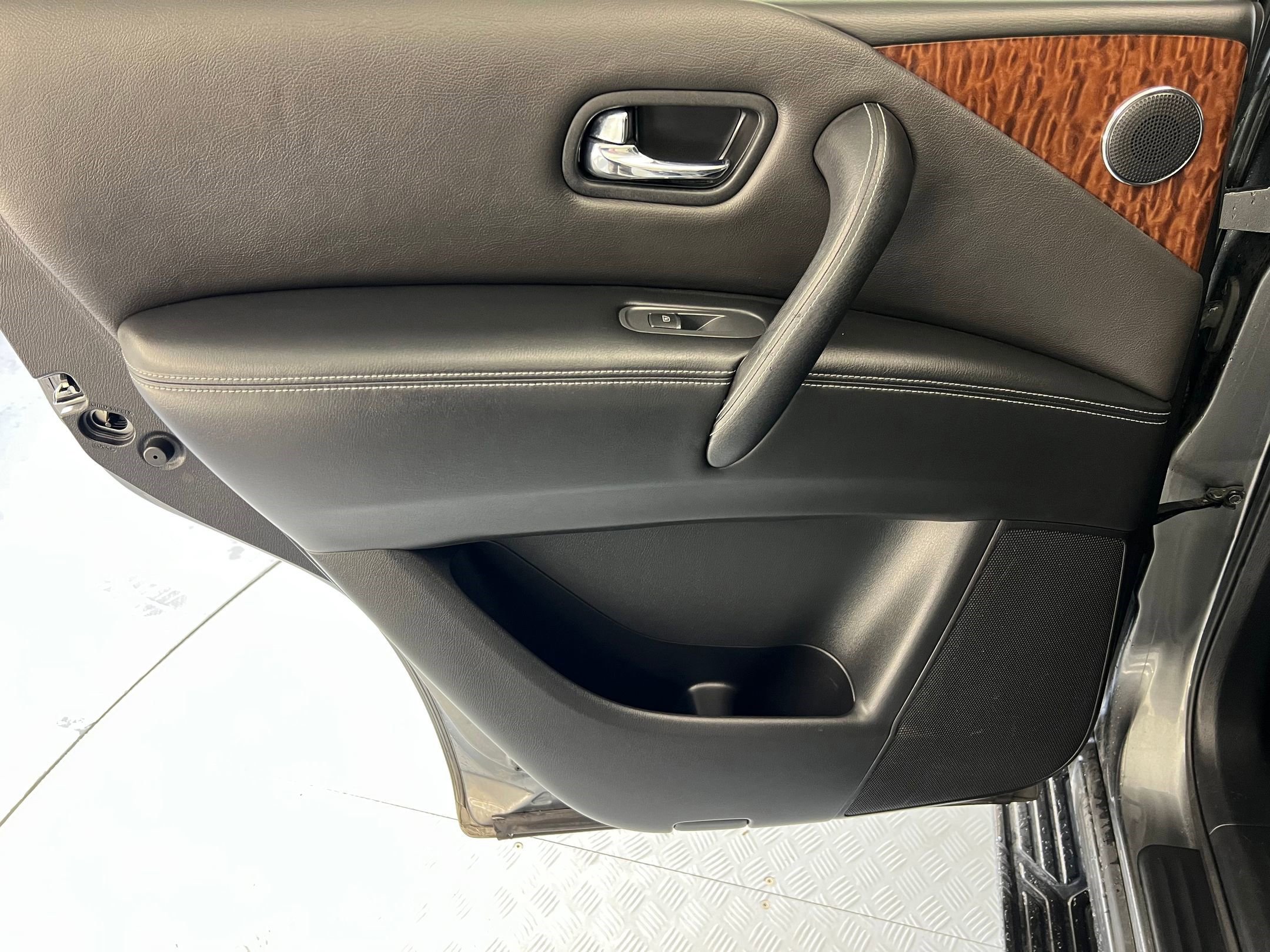 Used 2017 Nissan Armada SV image 32