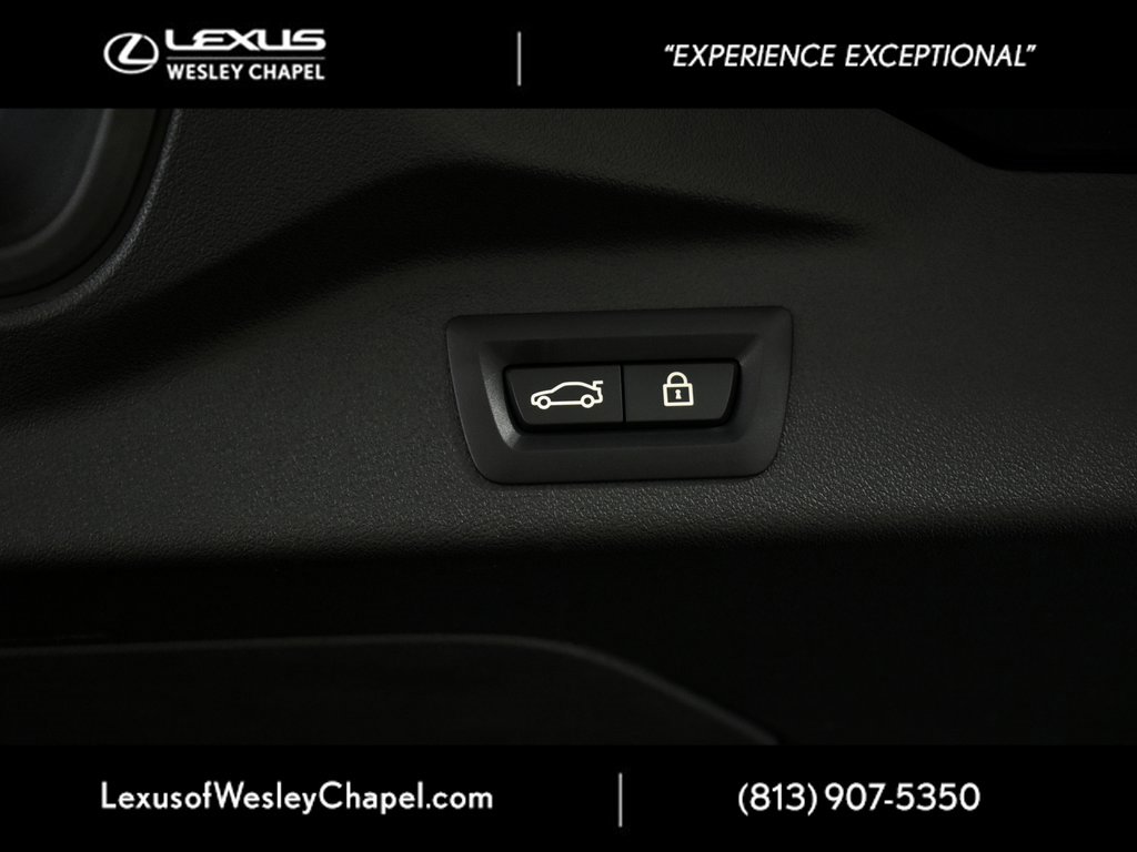 Used 2022 BMW X7 M50i w/ Luxury Seating Package image 17